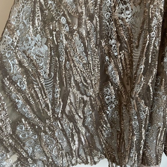 Mac Duggal
Embroidered & Embellished Long
Sleeve Tulle Ballgown - Picture 6 of 11